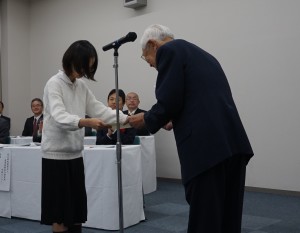 賞状授与の様子